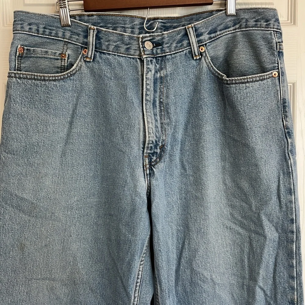 Levi’s Light Wash Distressed 560 Loose Fit Blue Jeans Men’s 38 x 30